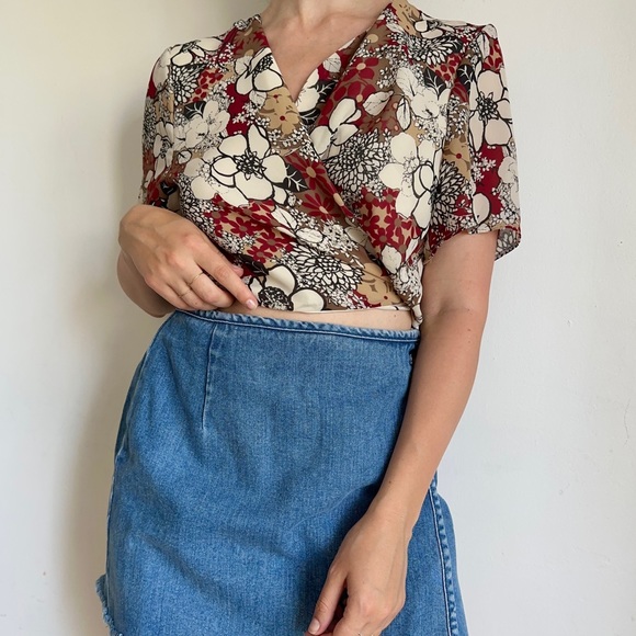 Vintage Tops - VINTAGE SILKY FLORAL PRINT RED CREAM CROPPED WRAP BLOUSE S-M